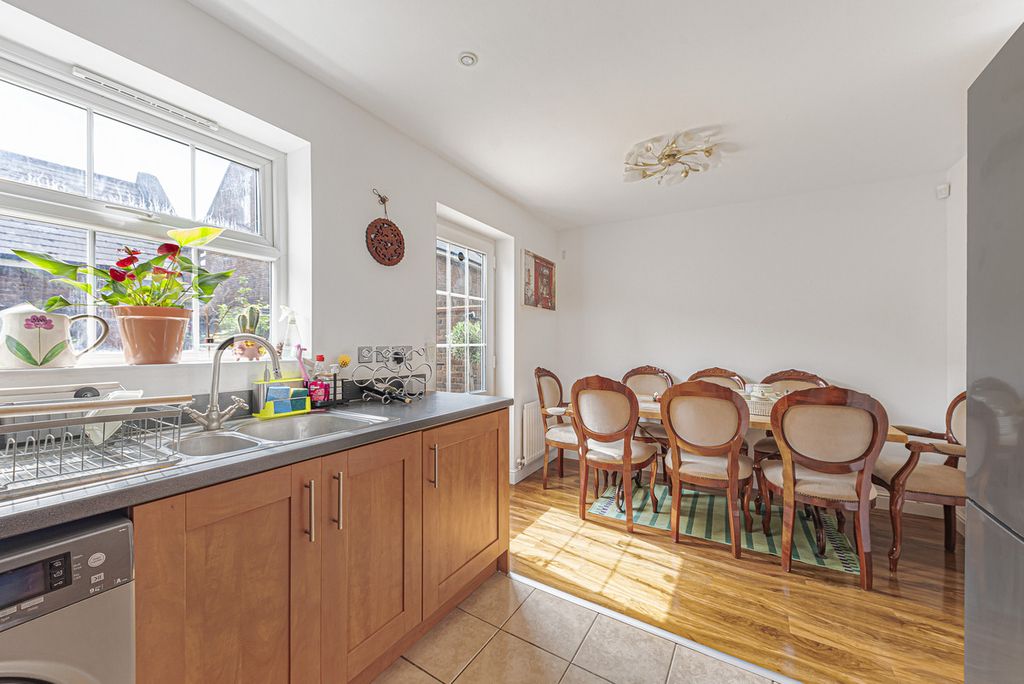 Property photo 3 of 21