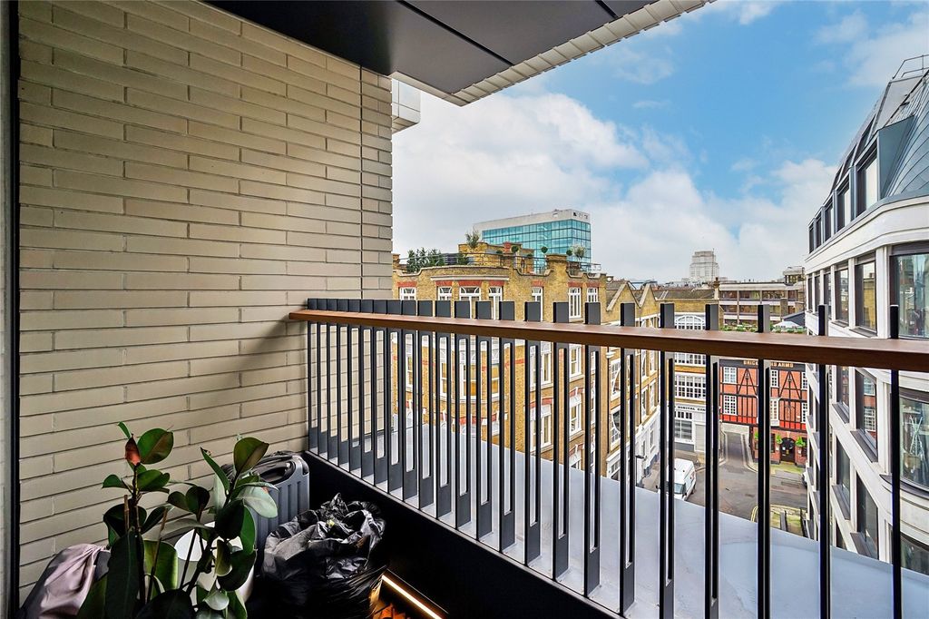 Property photo 3 of 11 Balcony