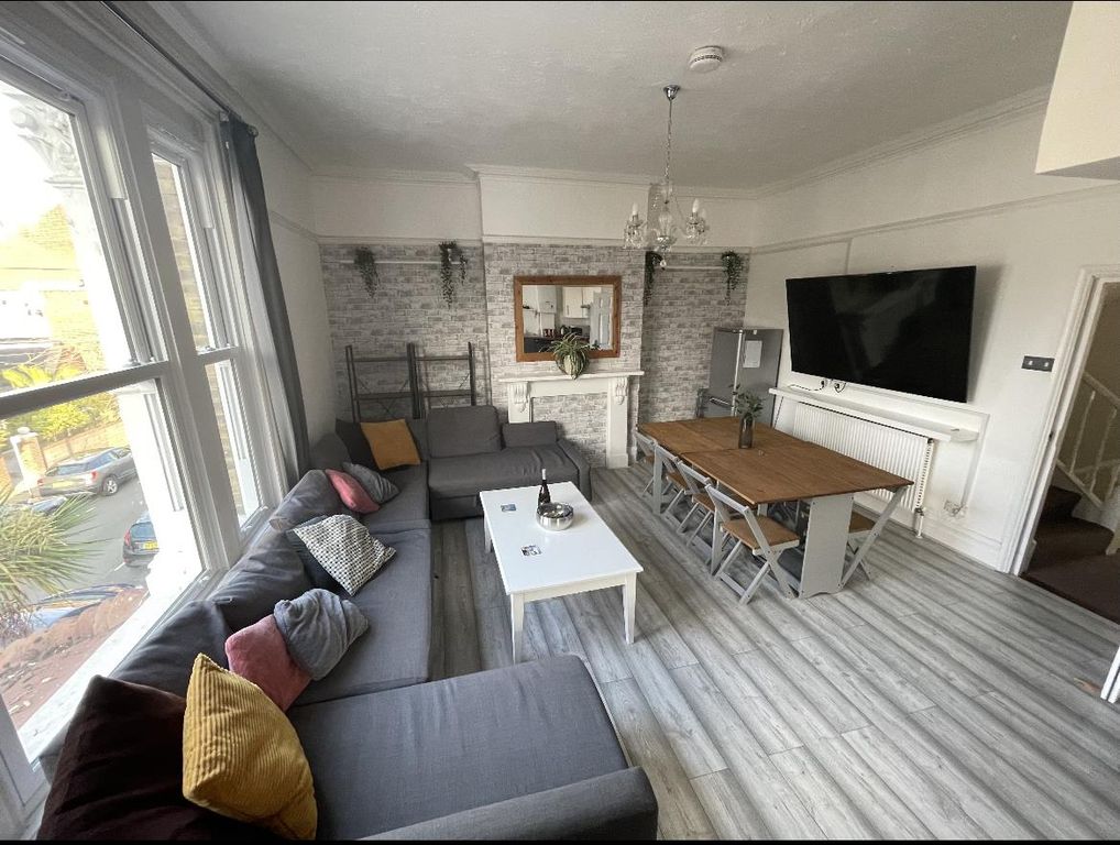 Property photo 1 of 9 Lounge.Jpeg