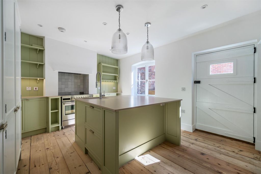 Property photo 2 of 16 Kitchen