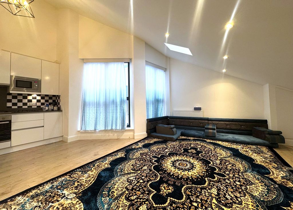 Property photo 2 of 6 Gallery