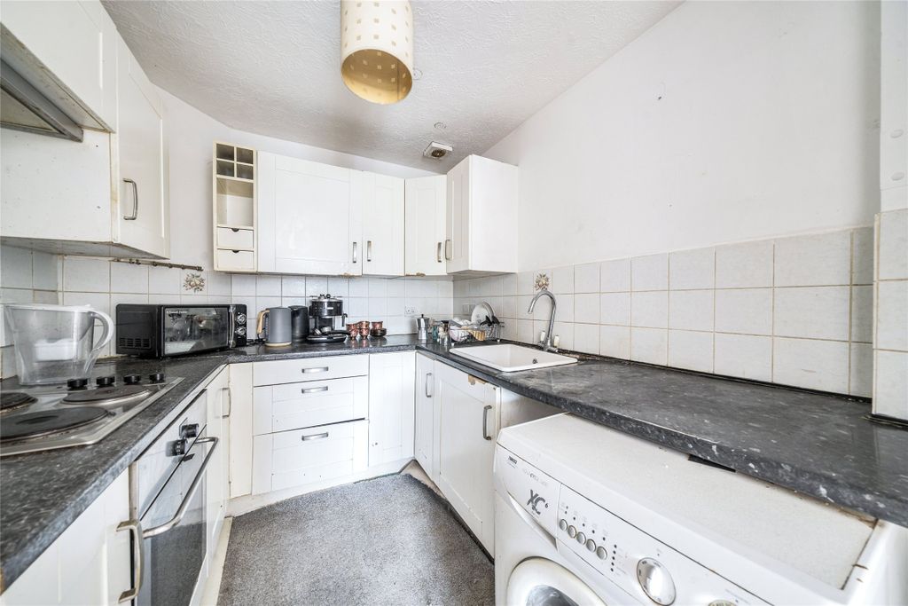 Property photo 2 of 9 Picture No. 11