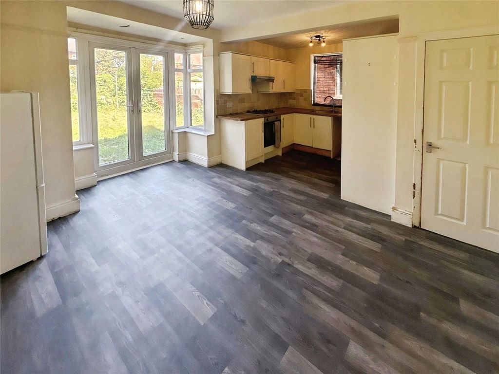Property photo 2 of 12 Kitchen