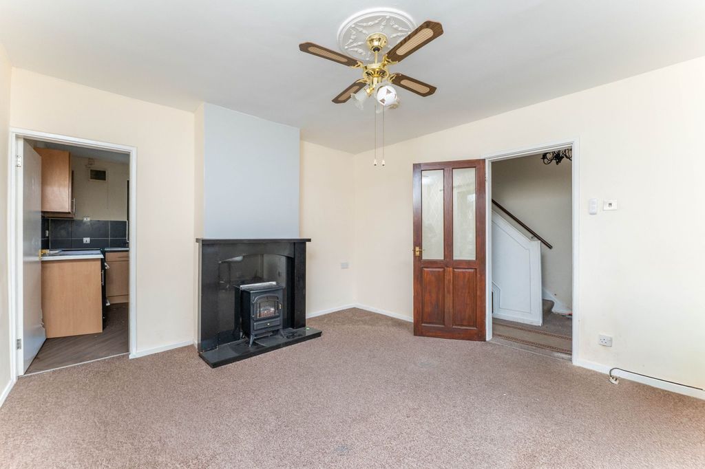 Property photo 2 of 24