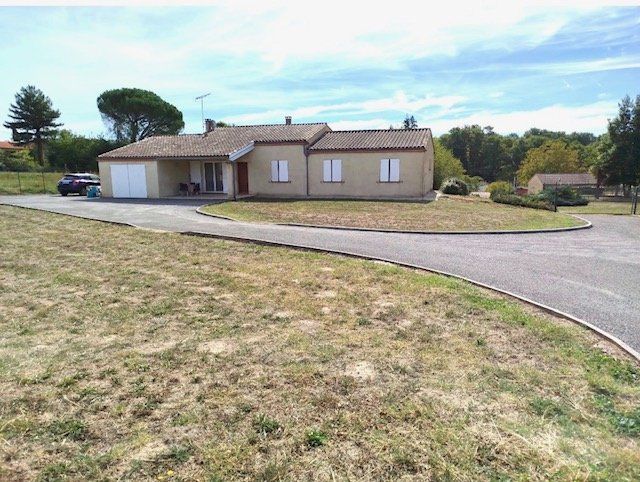 Property photo 1 of 9 Large, Very Well-Maintained Villa