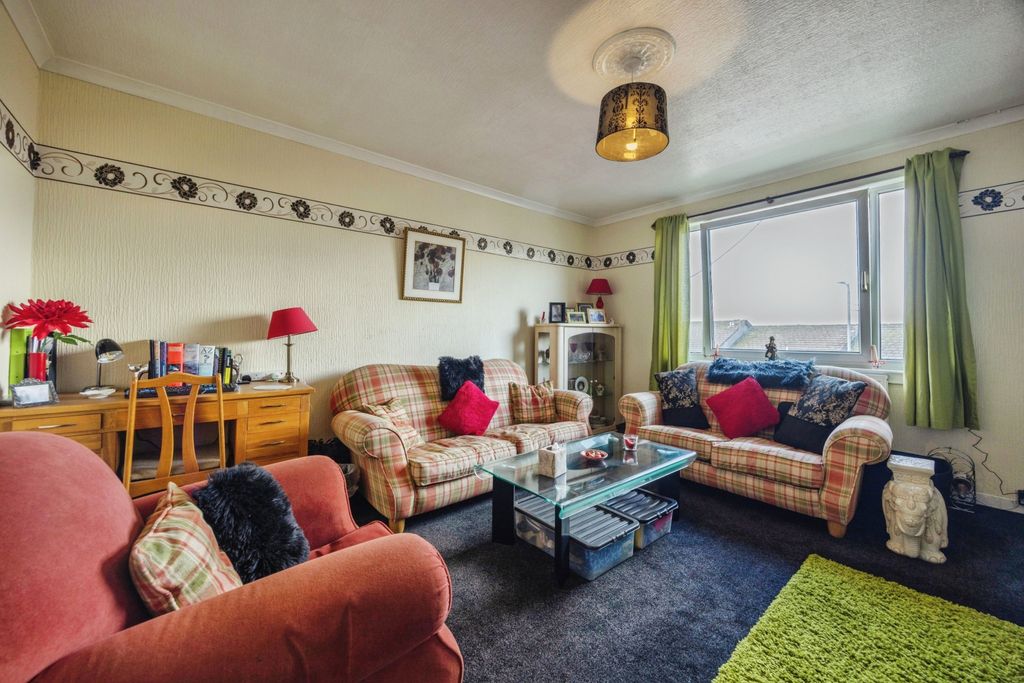 Property photo 2 of 15 Lounge