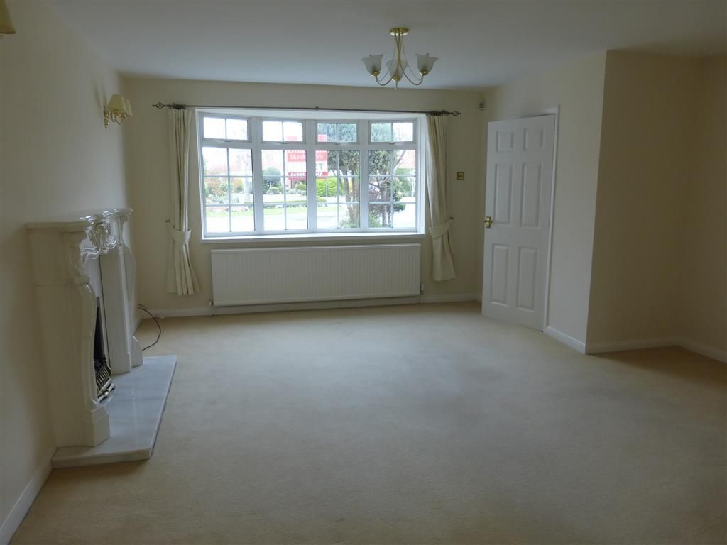 Property photo 3 of 20 Living Room