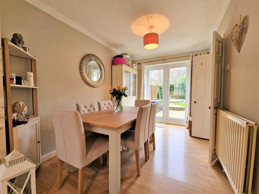 Property photo 3 of 11 3