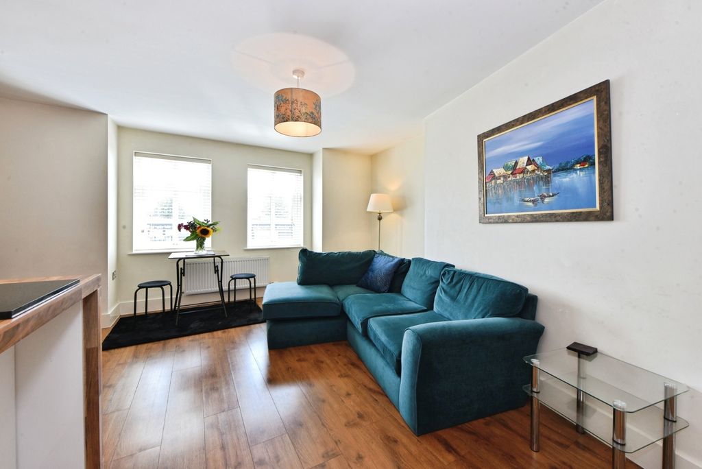 Property photo 3 of 13 Lounge