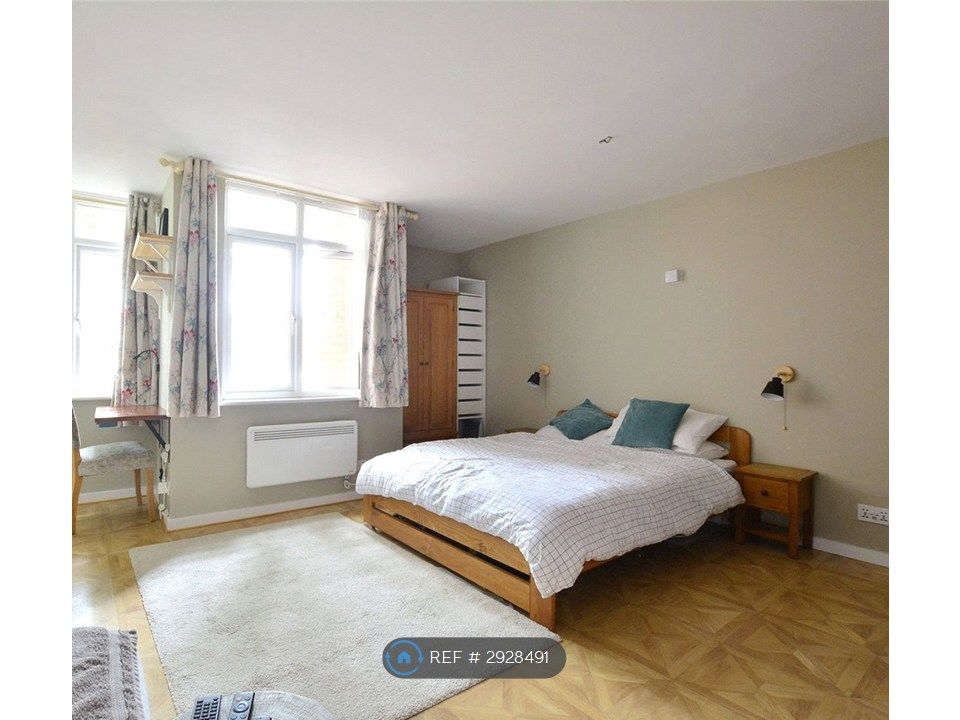 Property photo 1 of 7 Living Space