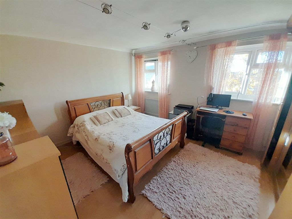 Property photo 3 of 15 7