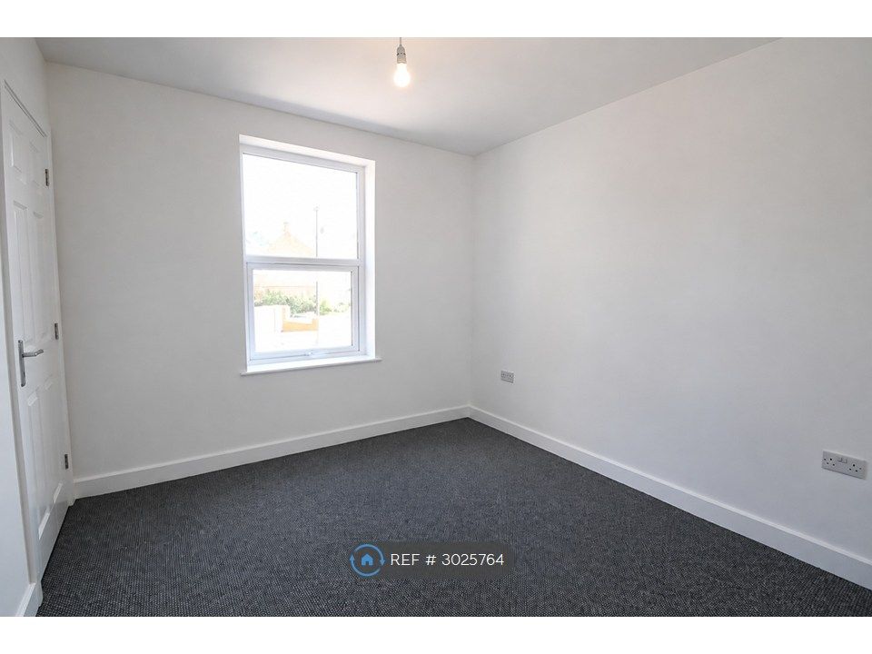 Property photo 3 of 4 Bright Double Bedroom