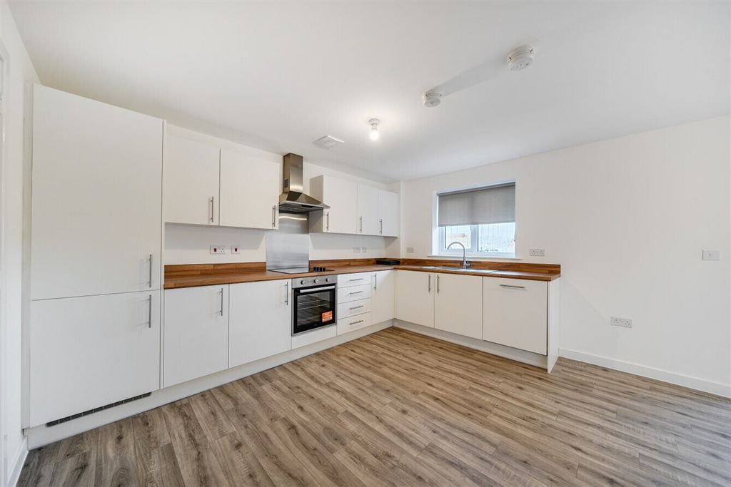 Property photo 2 of 6 Kitchen