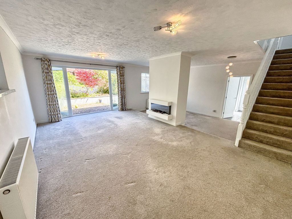 Property photo 2 of 25