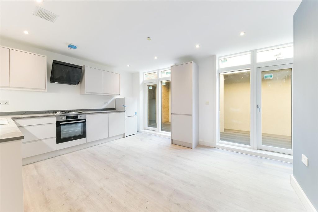 Property photo 1 of 17 Kingston Road, (27).Jpg