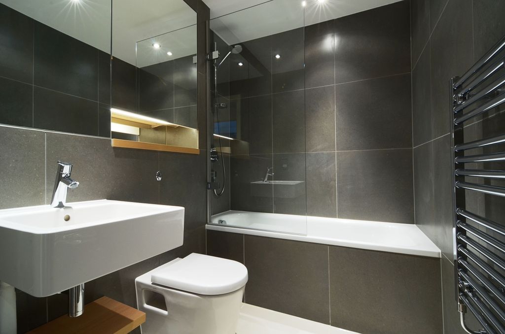 Property photo 1 of 5 Bathroom Straight