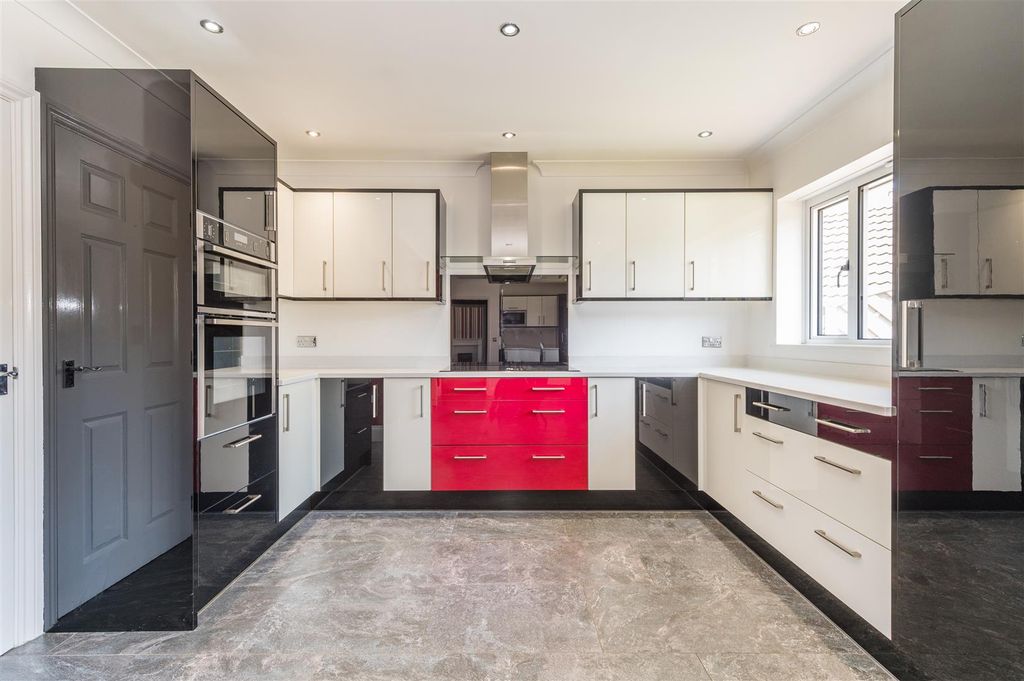Property photo 2 of 20 Marbled_24.Jpg