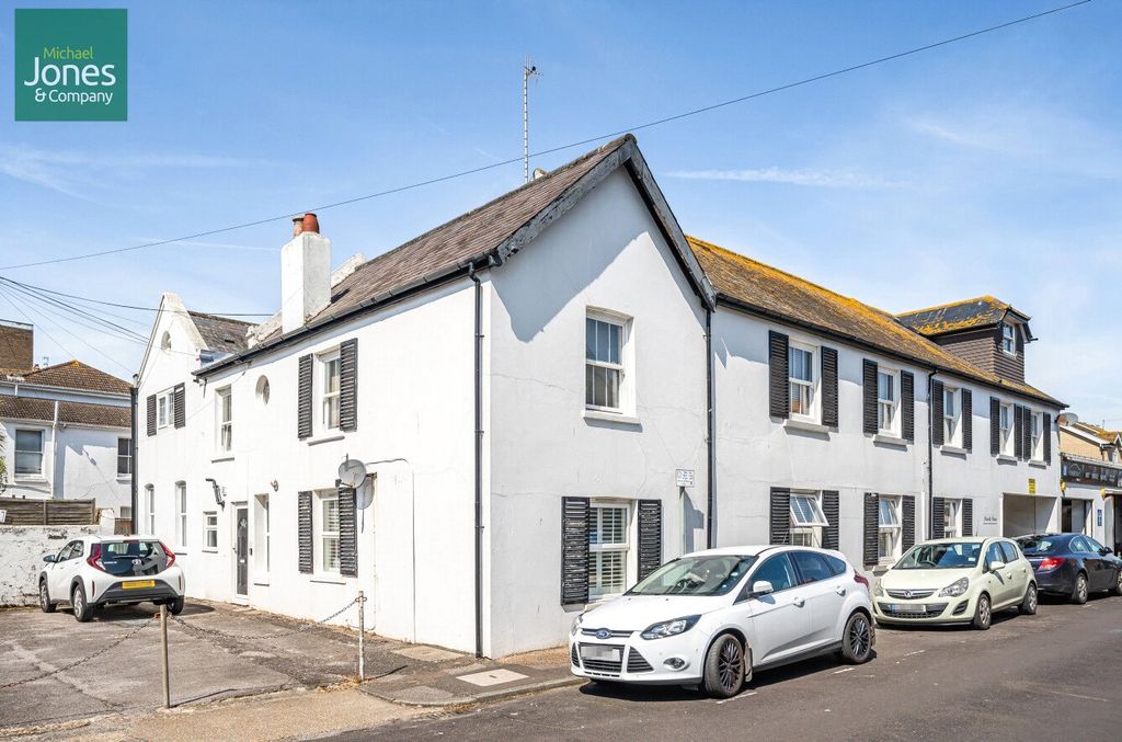 Property photo 1 of 11 External