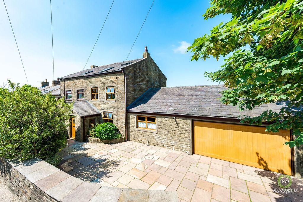 Property photo 1 of 43