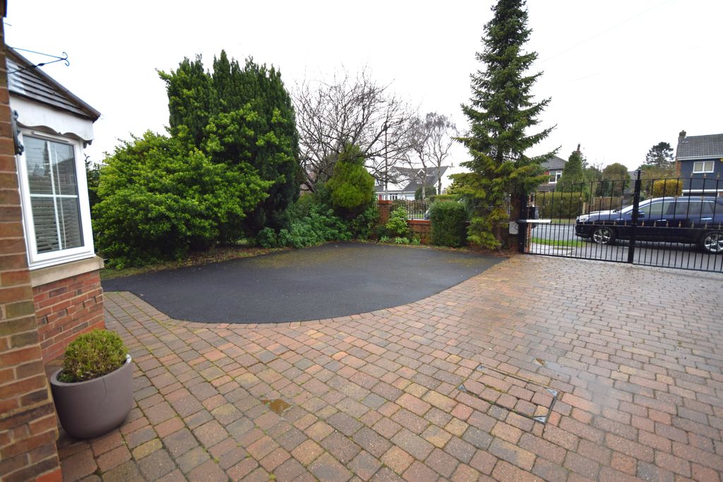 Property photo 3 of 28