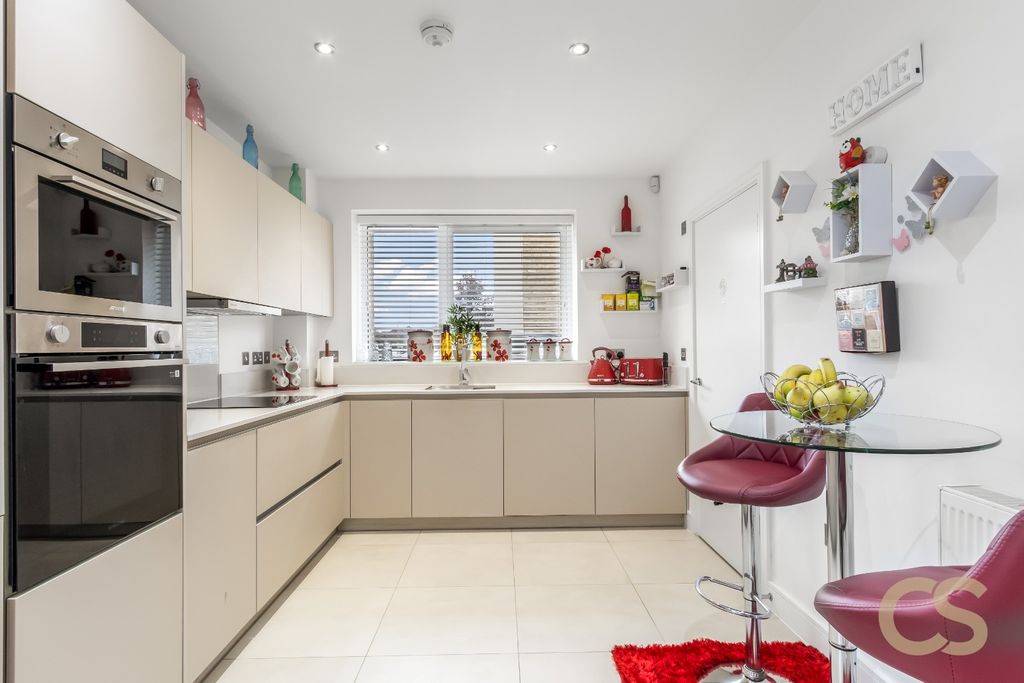 Property photo 3 of 26 4553074