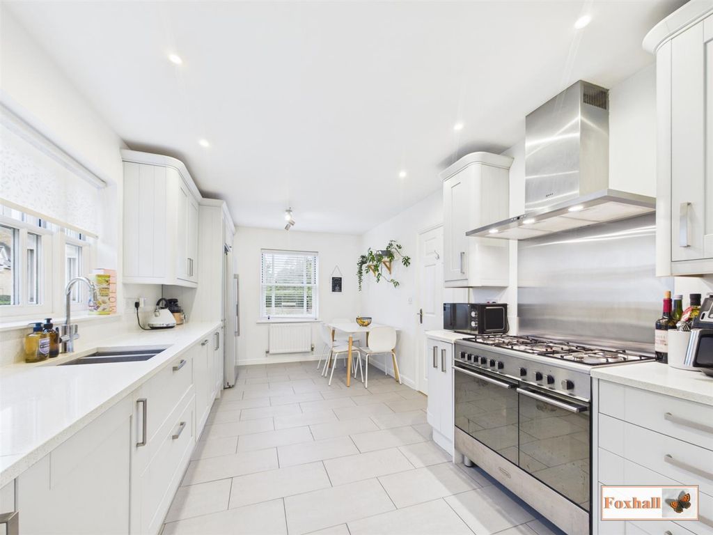 Property photo 2 of 33 Kitchen / Diner