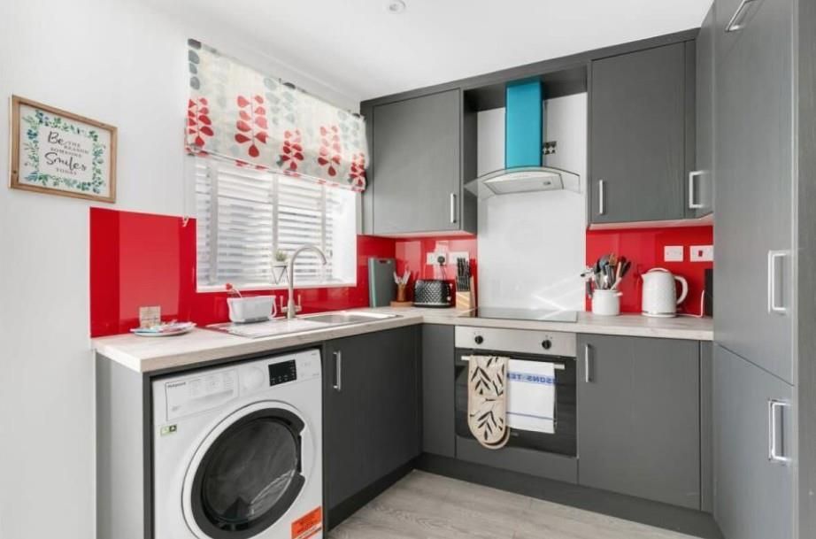 Property photo 2 of 10 Kitchen