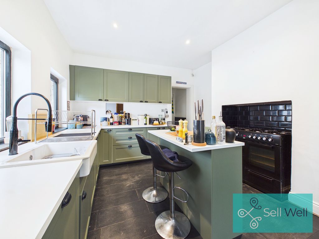 Property photo 2 of 31 Kitchen