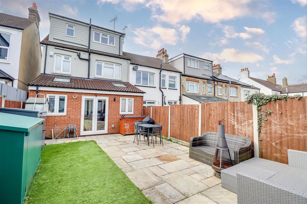 Property photo 2 of 21