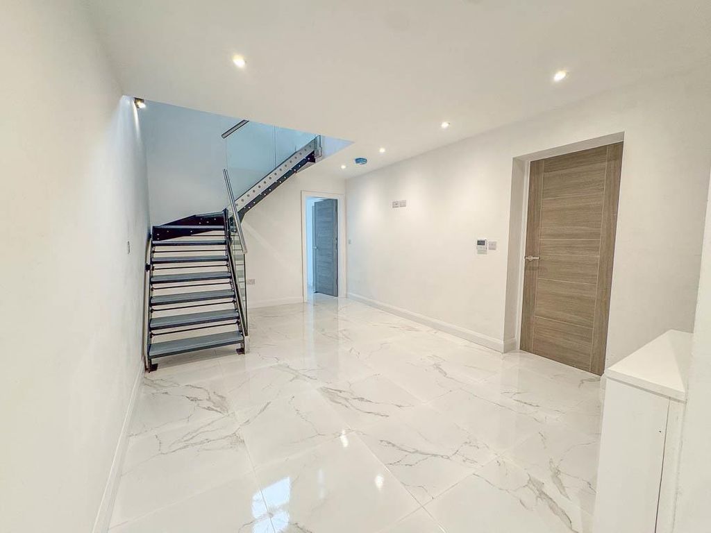 Property photo 2 of 46 The Boathouse, Shore Road, Pe (44).Jpg