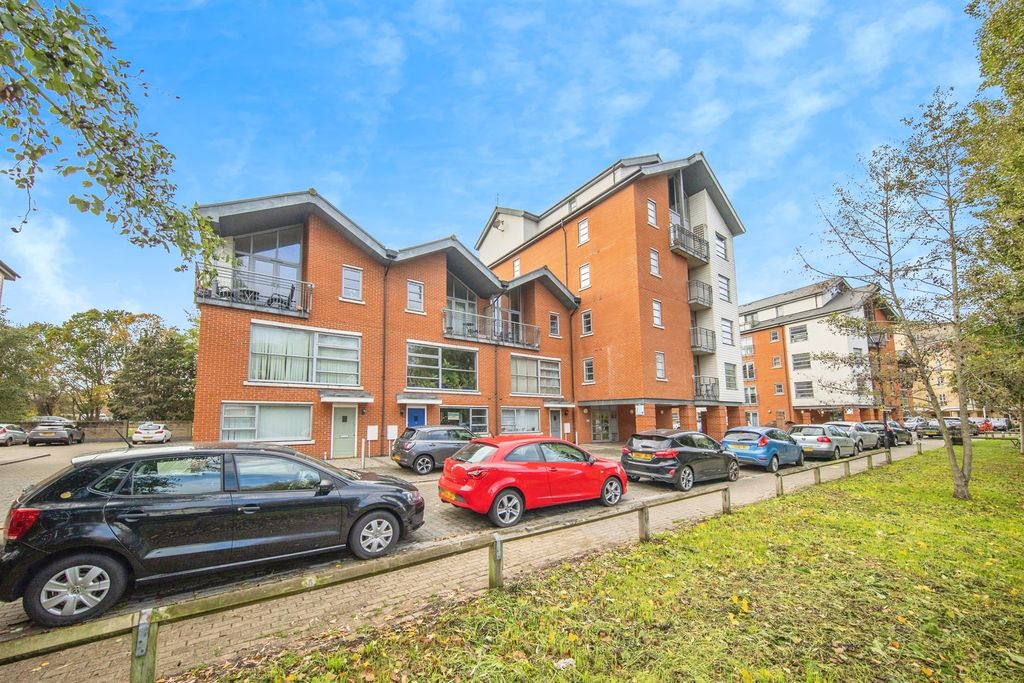 Property photo 1 of 18