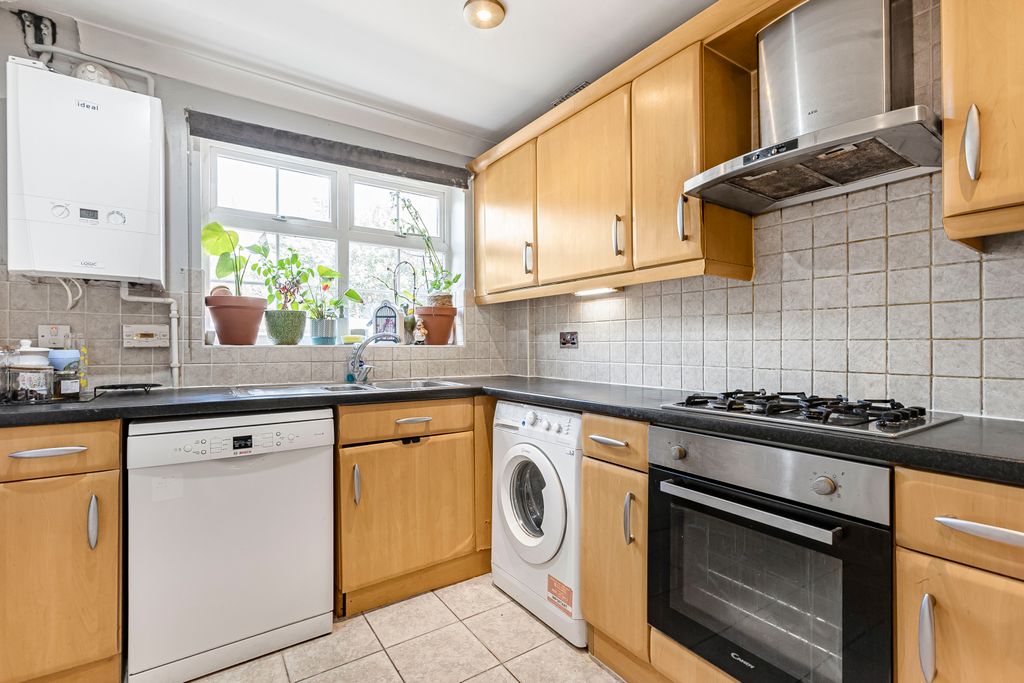 Property photo 3 of 20 Kitchen
