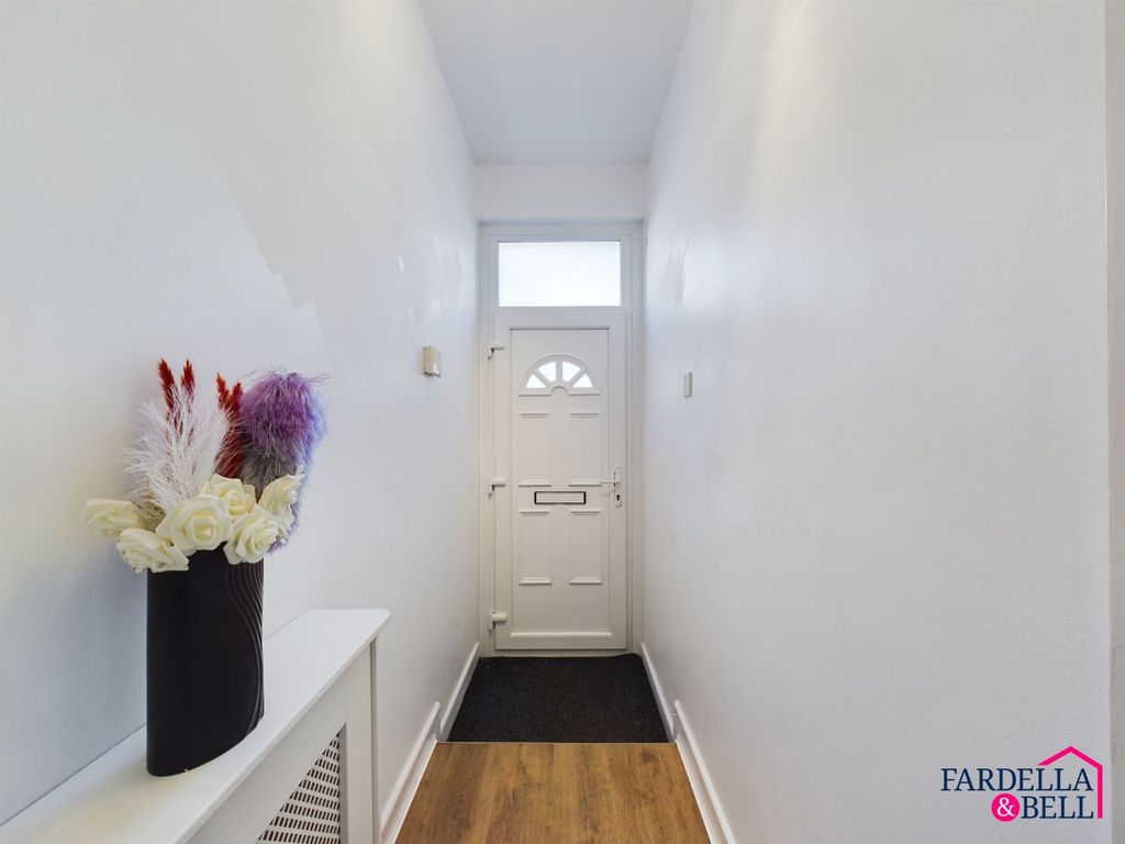 Property photo 2 of 25