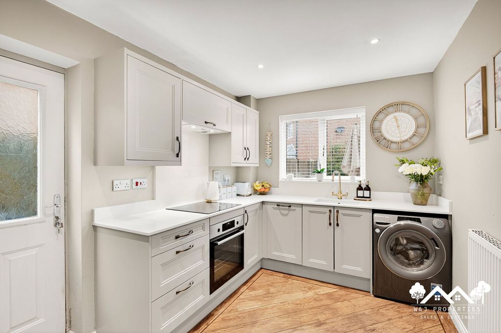 Property photo 2 of 39