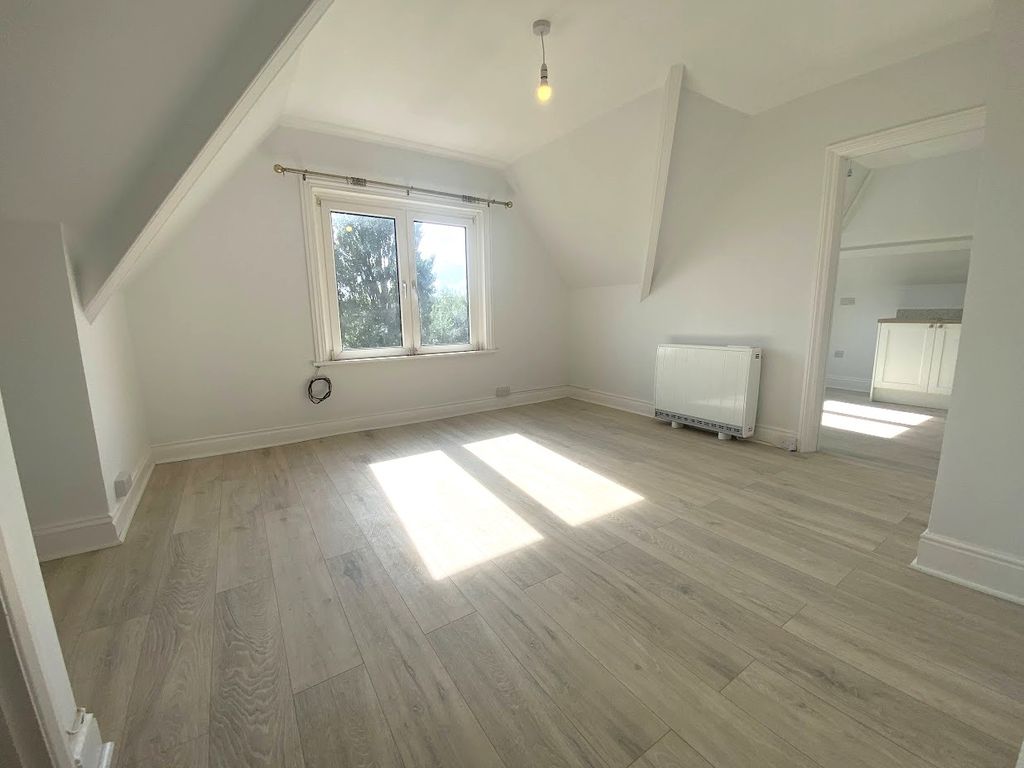 Property photo 2 of 25