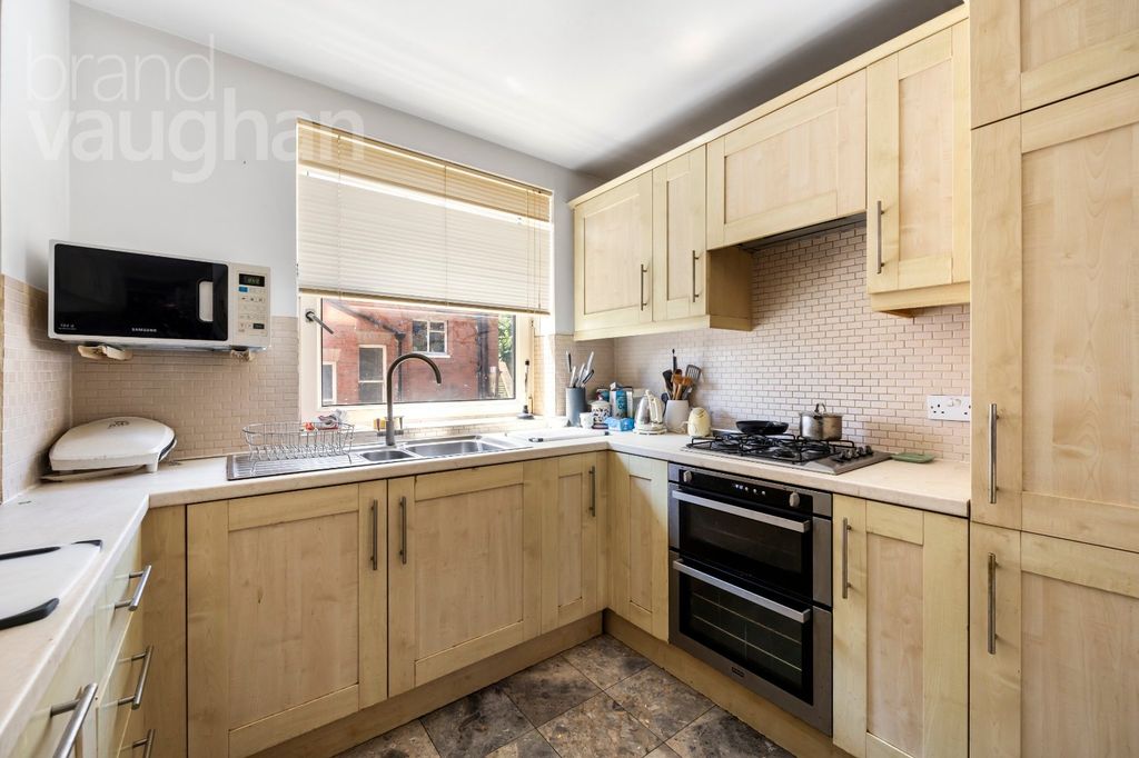 Property photo 3 of 19 Picture No. 06