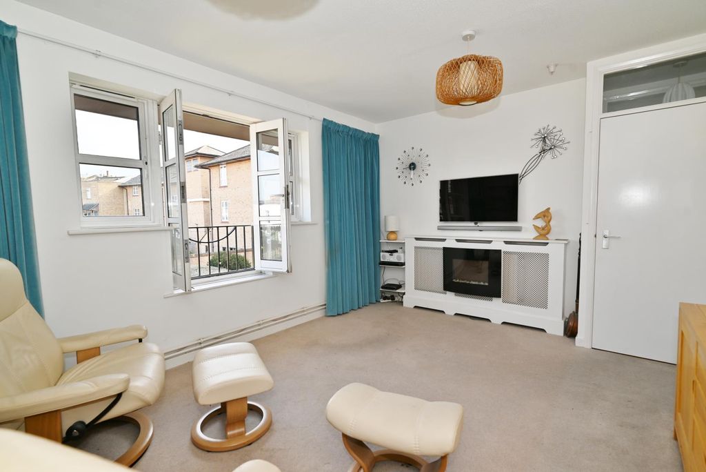 Property photo 3 of 11