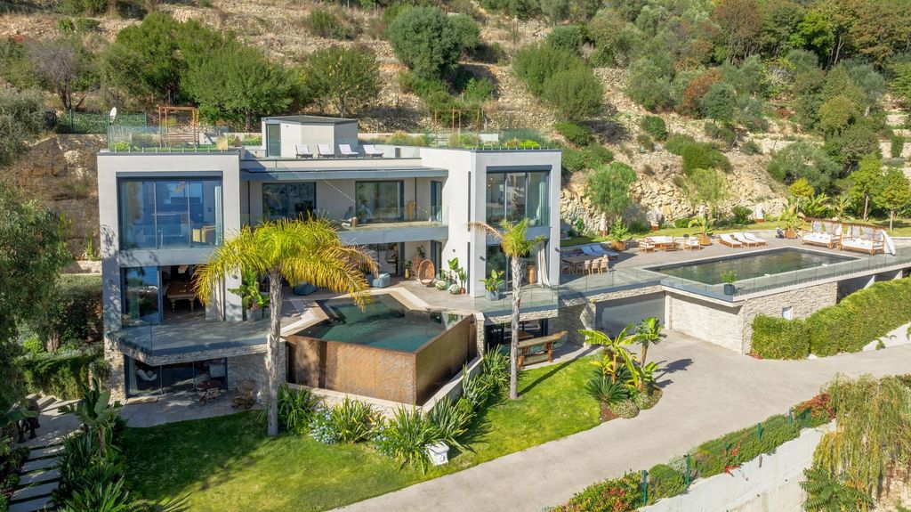 Property photo 2 of 23