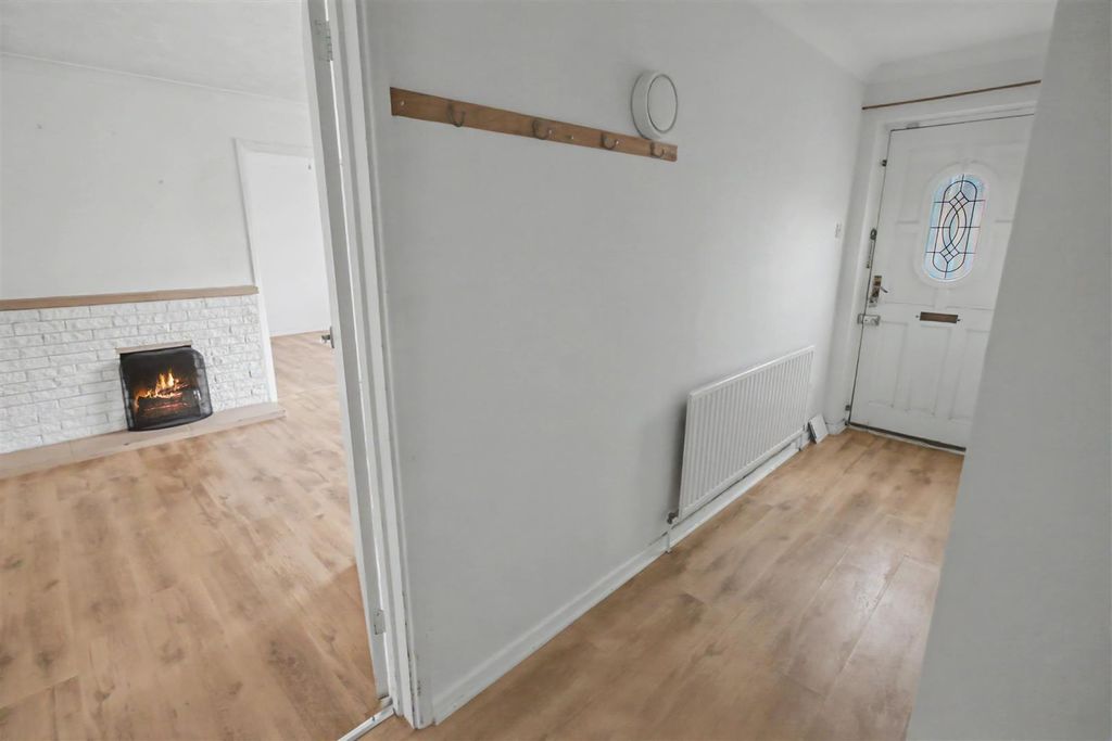 Property photo 2 of 13 Entrance Hall
