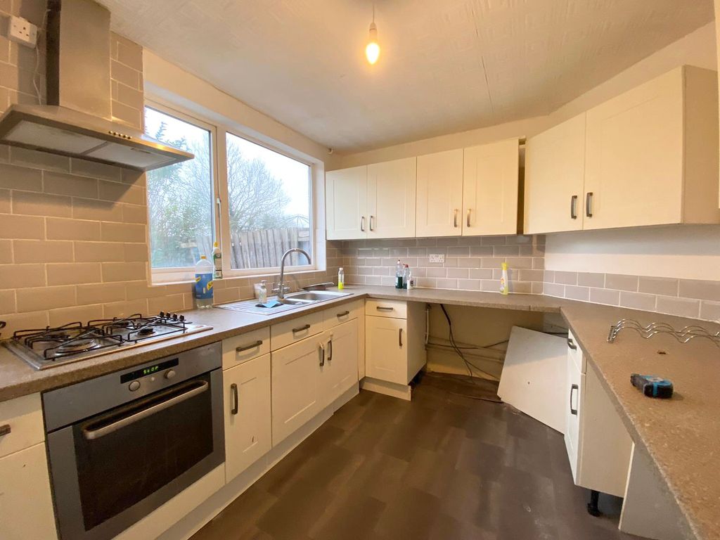 Property photo 2 of 7 Kitchen