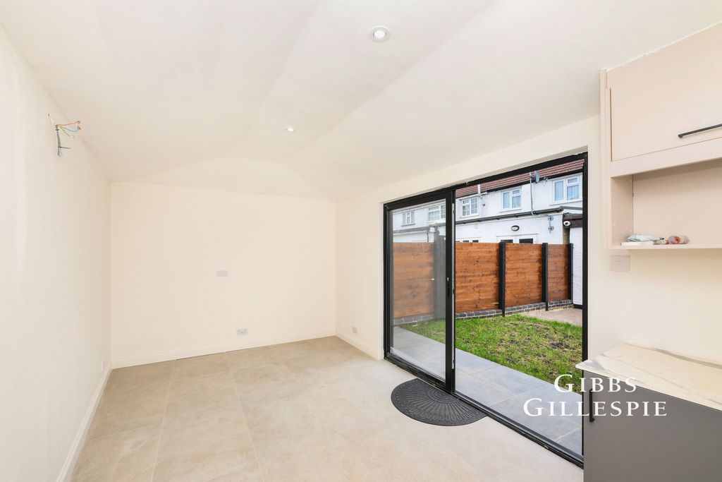 Property photo 3 of 10 Pbox-Img.Jpg