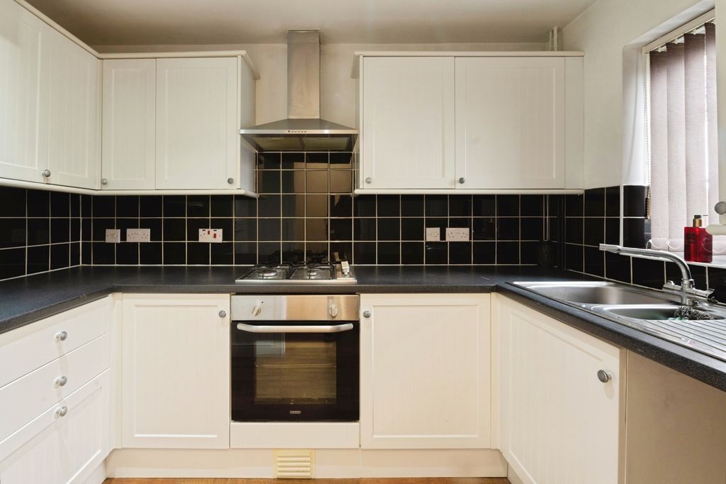 Property photo 3 of 16 Picture