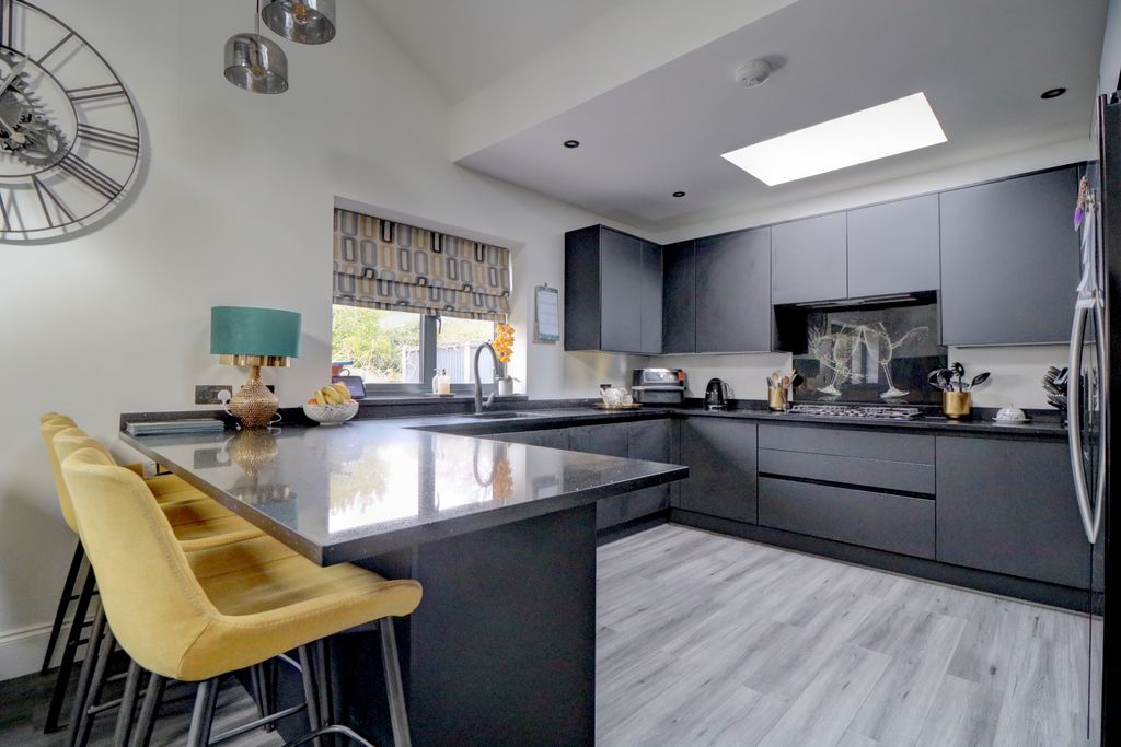 Property photo 3 of 21 Kitchen-Area