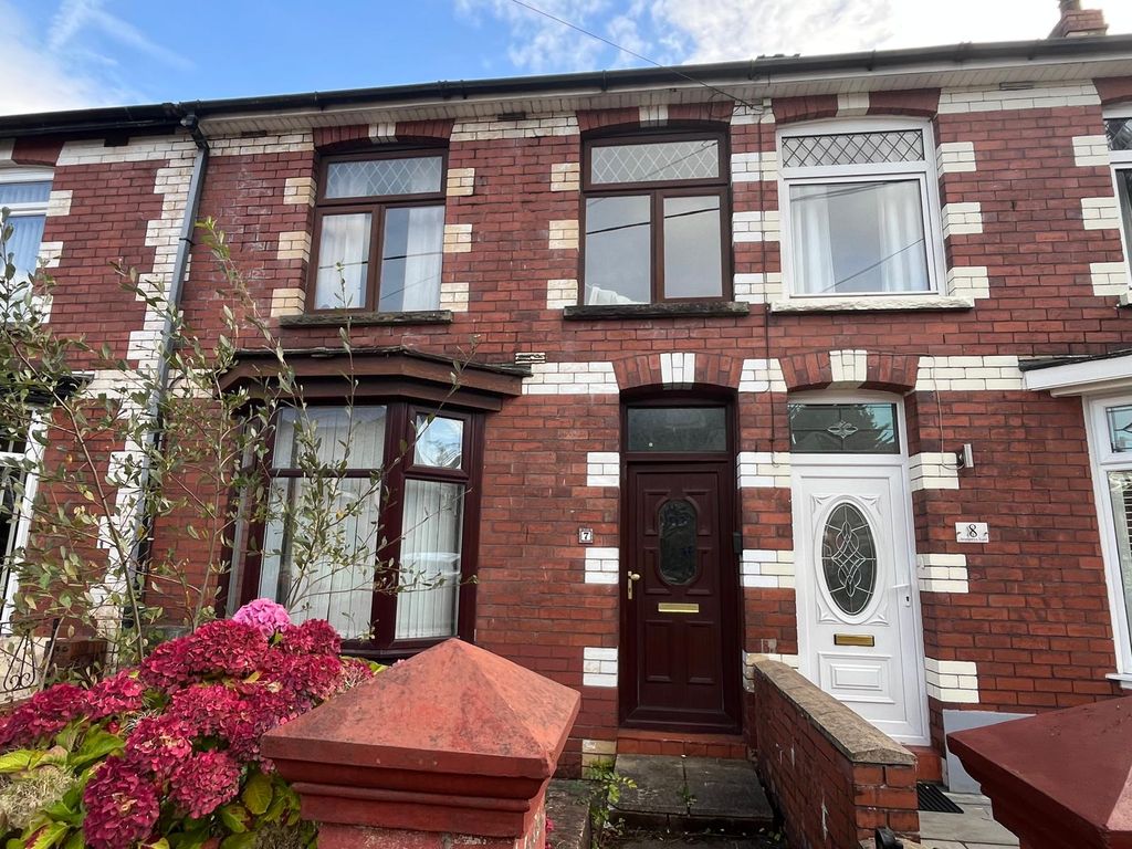 Property photo 2 of 28