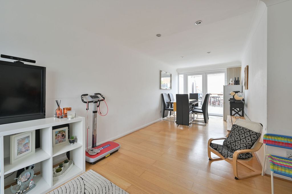 Property photo 2 of 19
