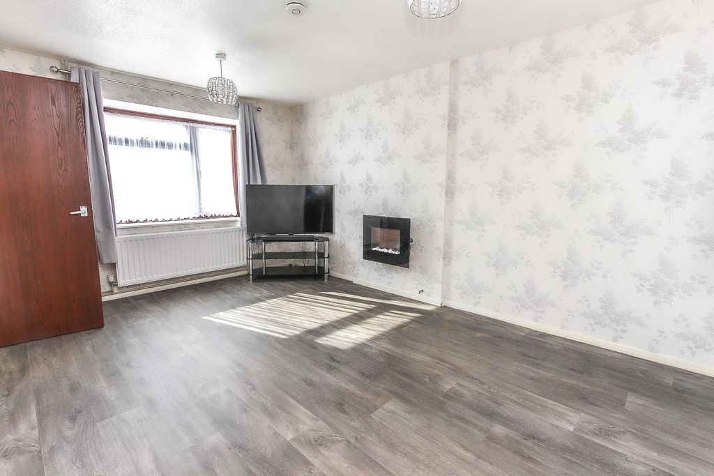 Property photo 3 of 9 Lounge