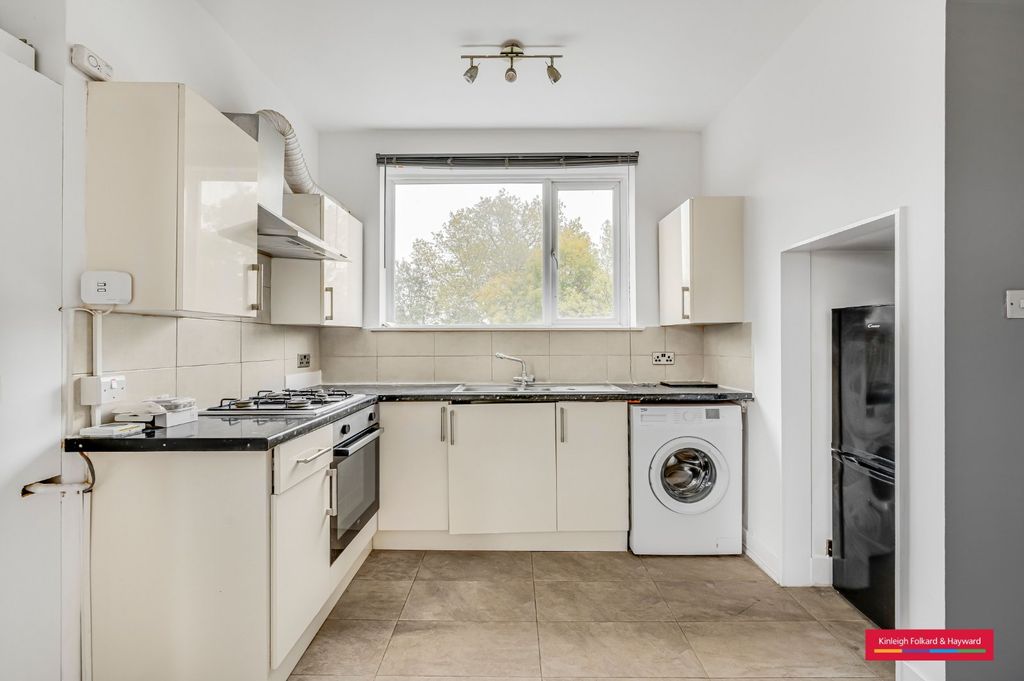 Property photo 3 of 7 Picture No. 12