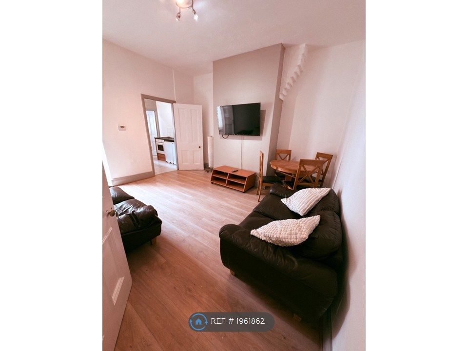 Property photo 1 of 13 Lounge