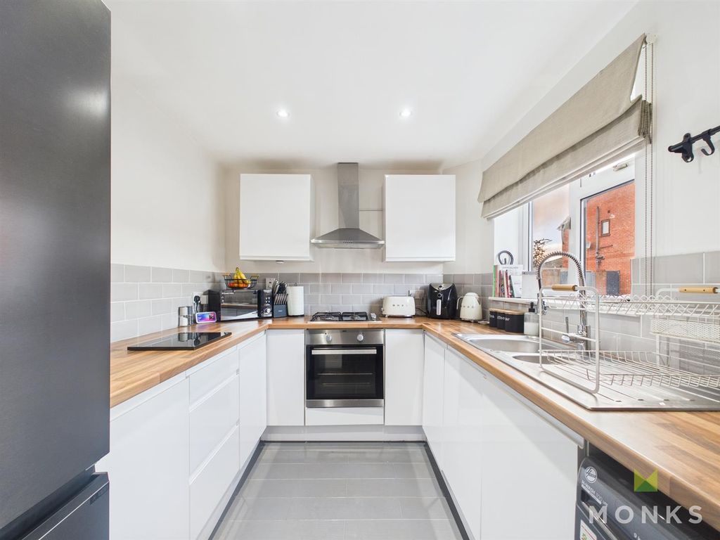 Property photo 2 of 13 Cam01520G0-Pr0307-Still001.Jpg