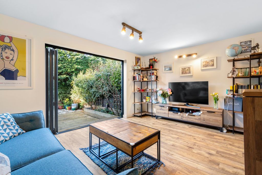 Property photo 3 of 18